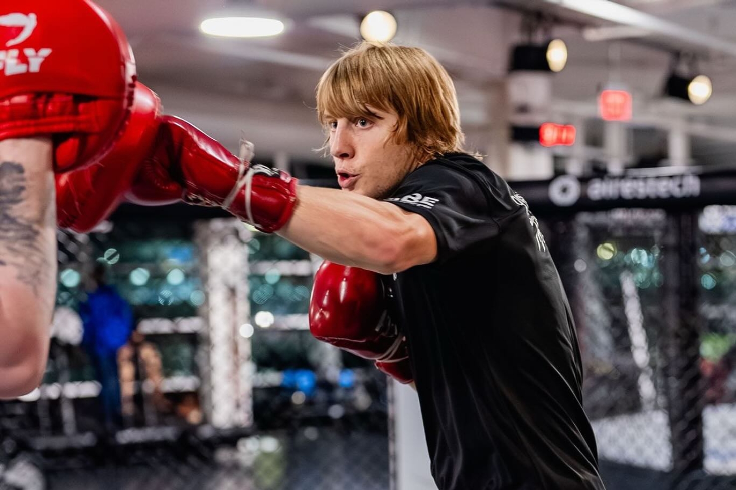 Paddy Pimblett harjoittelemassa salilla