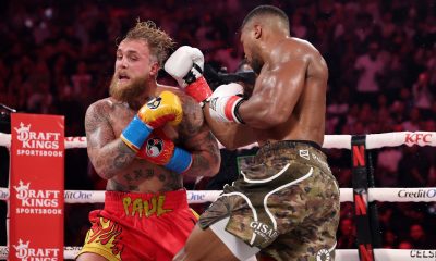Jake Paul ja Anthony Joshua kehässä ottelemassa