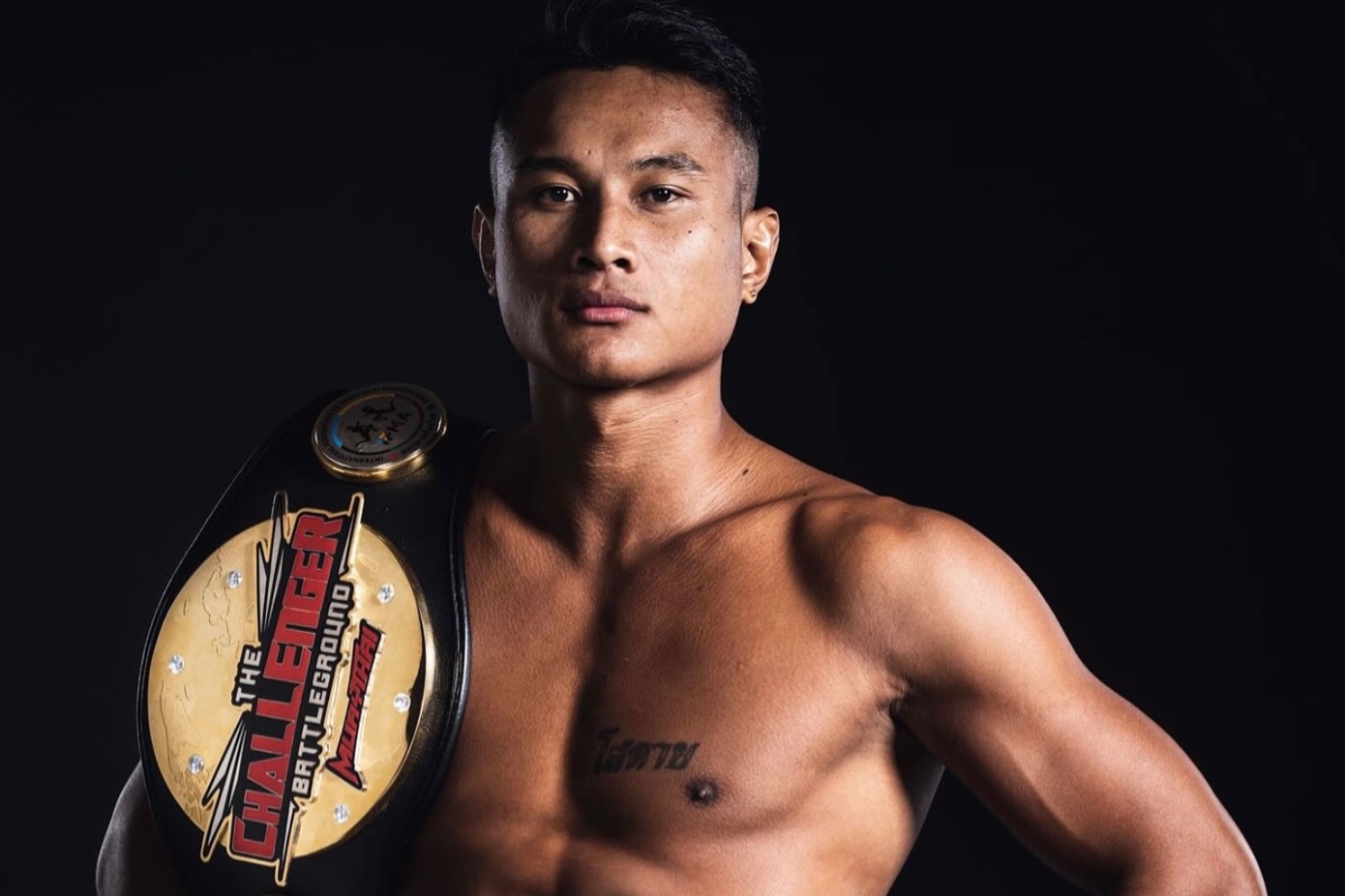 Pok Biil mestaruusvyö olalla