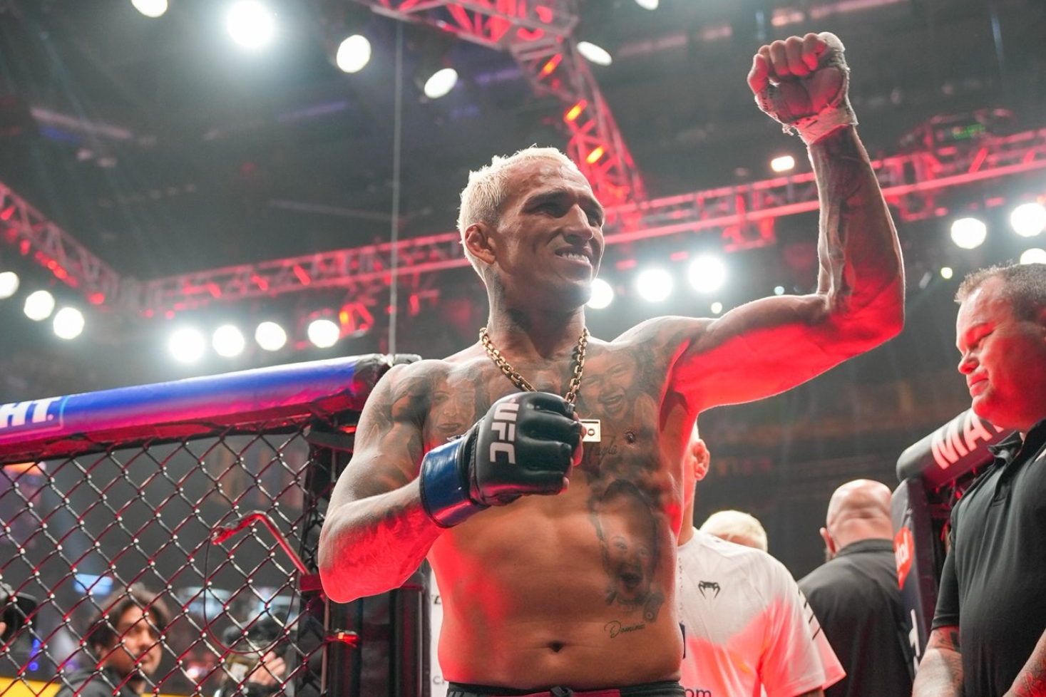 UFC 326: Charles Oliveira voitti Max Hollowayn