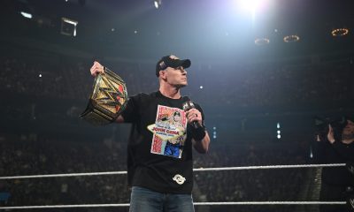 John Cena vyö ja mikki kädessä. John Cena palaa WWE:hen!