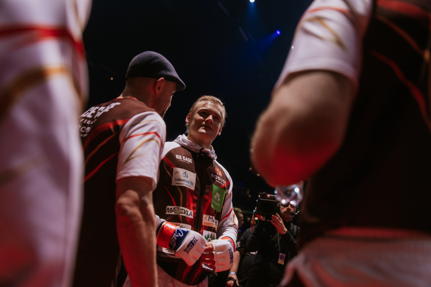 Rasmus Vauhkonen Ice Cagessa. Rasmus Vauhkonen jäi auton alle!