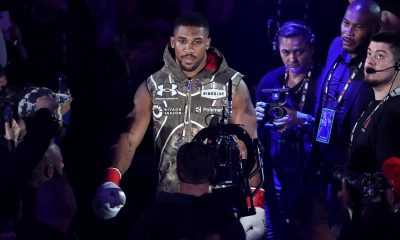 Anthony Joshua astumassa kehään