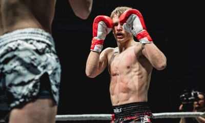 Lauri Suomela nyrkit pystyssä.